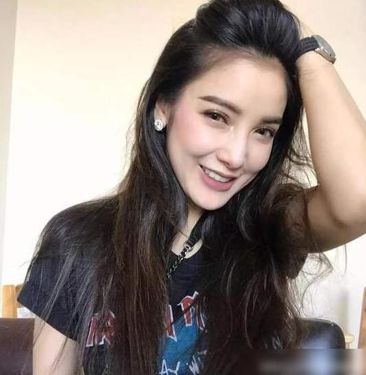 女明星网红翻书视频,展现独特魅力与智慧